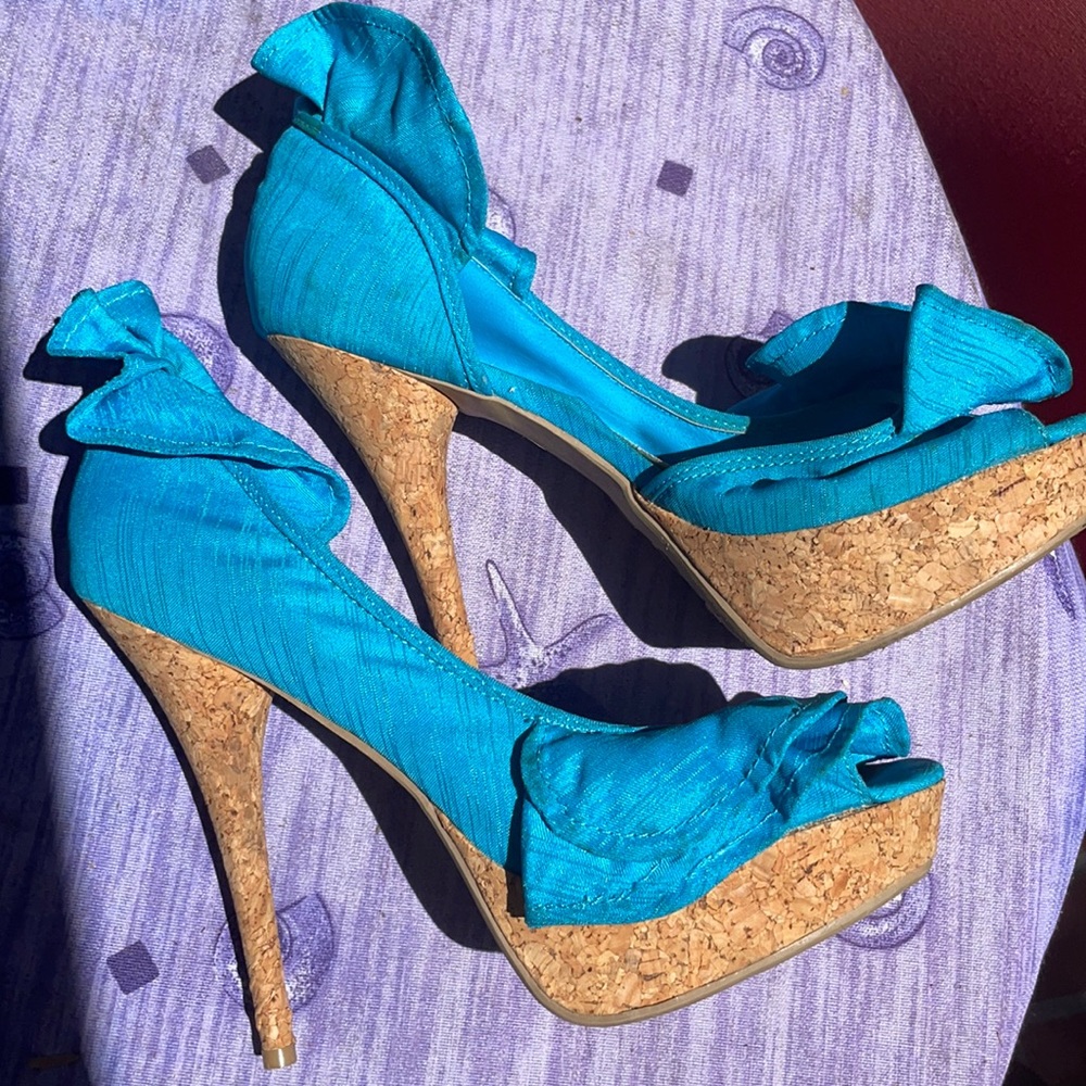 Cute Blue Dollhouse pumps Size 8.5